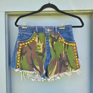 Wrangler x Rag Union Camo Army print studded high waist shorts size